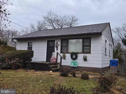 643 N Main St, Clayton, NJ 08312