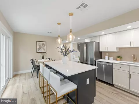 242 S Poplar St, Gibbstown, NJ 08027