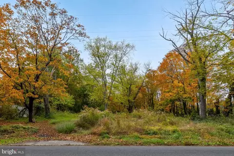647 Chestnut St, Williamstown, NJ 08094