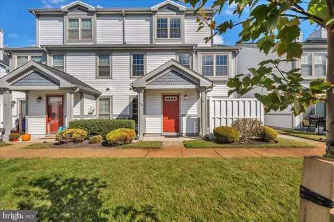 305 Steeplechase Ct, Deptford, NJ 08096