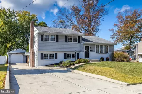 10 Meadow Ln, West Deptford, NJ 08096