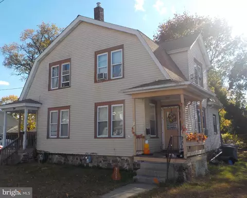 140 W 142 W Jefferson St, Paulsboro, NJ 08066