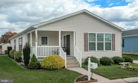 17 Lydian Dr, Williamstown, NJ 08094