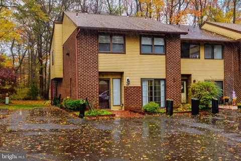 8 Laurel Ct, Deptford, NJ 08096