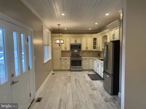 Entry Way - 608 Main St, Sewell, NJ 08080 photo 1 of 13