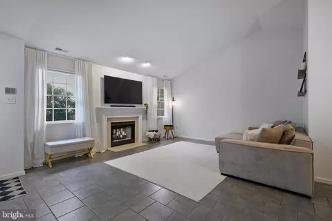 102 Stoneham Dr, Glassboro, NJ 08028