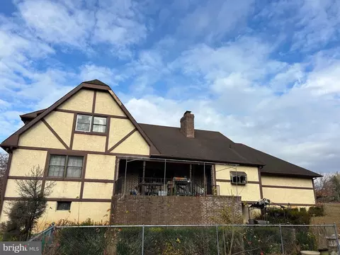 558 Hereford Ln, Mickleton, NJ 08056 photo 2