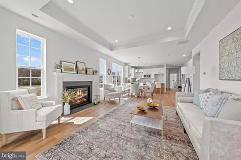 9 Redkist Dr, Mullica Hill, NJ 08062
