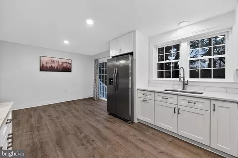 Entry Way - 604 Mckinley Ave, Pitman, NJ 08071 photo 3 of 5