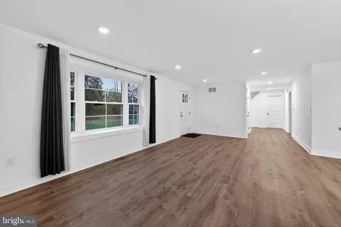 Entry Way - 604 Mckinley Ave, Pitman, NJ 08071 photo 1 of 5