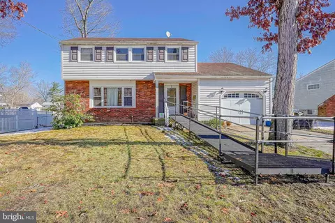1638 Red Oak Rd, Williamstown, NJ 08094