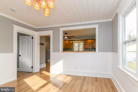 Entry Way - 151 Cedar Ave, Pitman, NJ 08071 photo 1 of 7