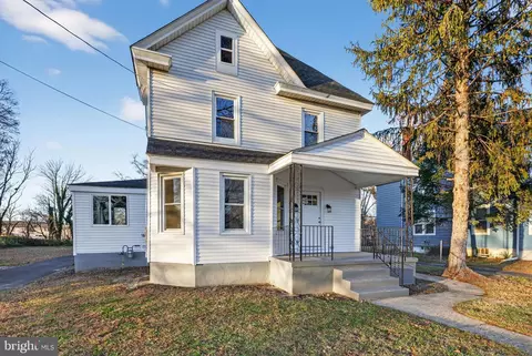269 W Broad St, Paulsboro, NJ 08066