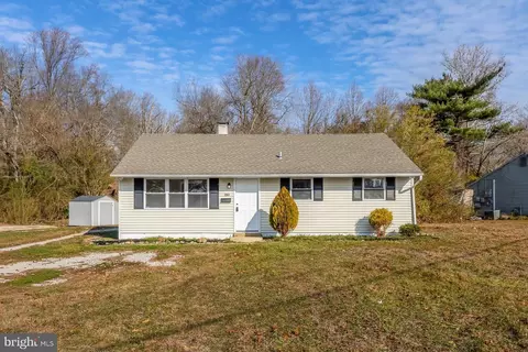 180 S Dennis Dr, Clayton, NJ 08312