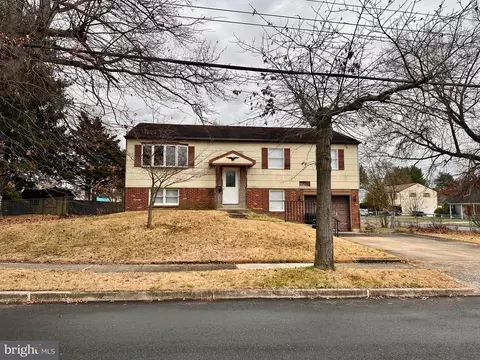 1051 Bradford Dr, Williamstown, NJ 08094