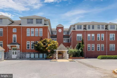 100 Aura Rd #206, Clayton, NJ 08312