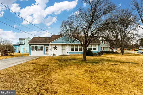 85 Holly Dr, West Deptford, NJ 08096