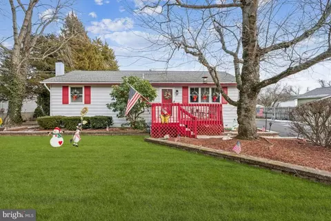 691 East Ave, Franklinville, NJ 08322
