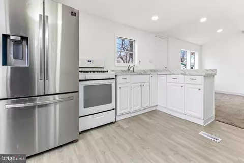 6 Marathon Dr, Mantua, NJ 08051