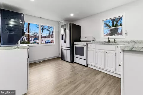 6 Marathon Dr, Mantua, NJ 08051
