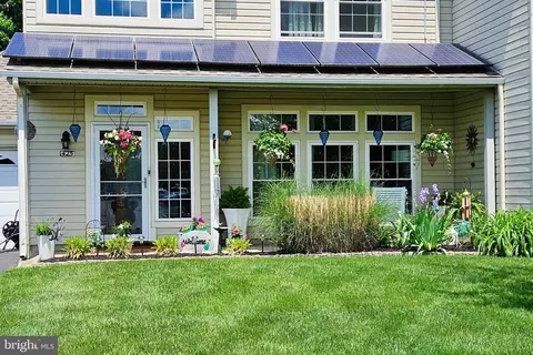 425 Longfellow Dr, Williamstown, NJ 08094
