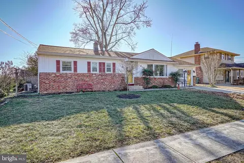 31 Fairmount Dr, Glassboro, NJ 08028