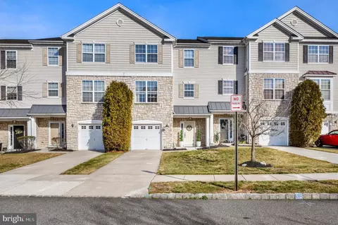 136 Acorn Dr, Mount Royal, NJ 08061