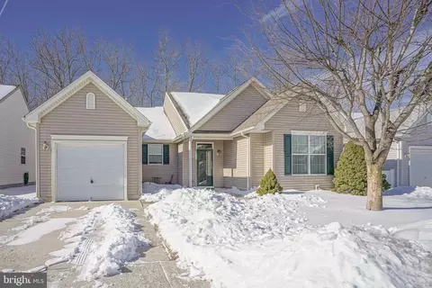 425 Periwinkle Dr, Woodbury, NJ 08096