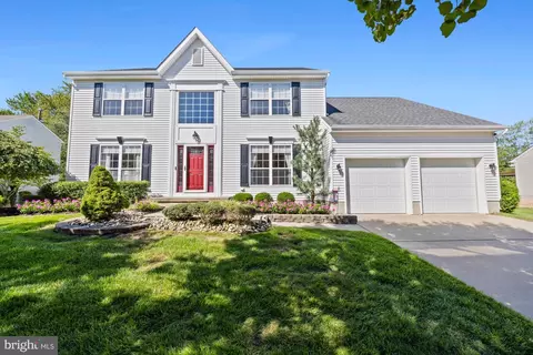 14 Patriot Ln, Blackwood, NJ 08012