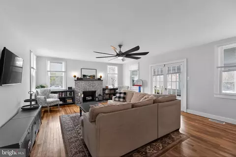473 E New St, Glassboro, NJ 08028