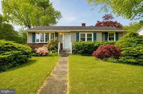 306 9th St, West Deptford, NJ 08086