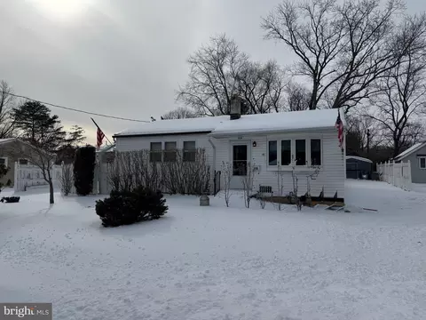 538 Lynne Dr, Clayton, NJ 08312