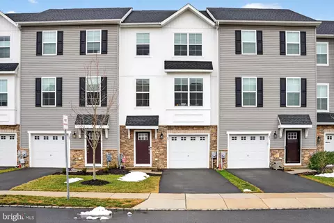 17 Sanctuary Pl, West Deptford, NJ 08086