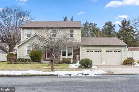 127 Hampshire Dr, Woodbury, NJ 08096