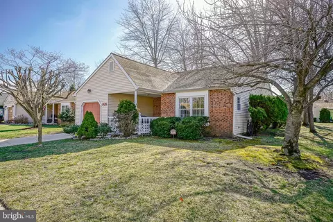 105 Lakebridge Dr, Deptford, NJ 08096