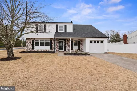 2 Westwood Dr, Sewell, NJ 08080