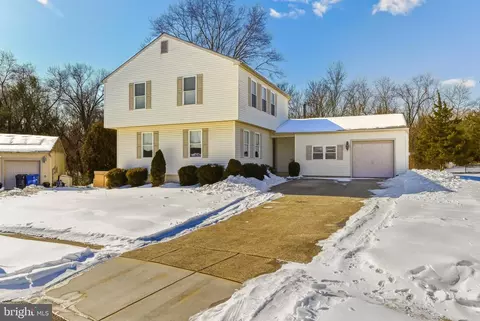 1724 Lee Ct, Blackwood, NJ 08012