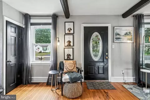 Entry Way - 302 Washington Ave, Pitman, NJ 08071 photo 2 of 11