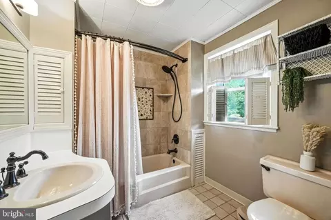 Bath - 302 Washington Ave, Pitman, NJ 08071 photo 2 of 3