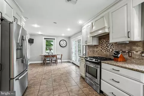 Entry Way - 302 Washington Ave, Pitman, NJ 08071 photo 9 of 11
