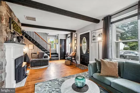 Entry Way - 302 Washington Ave, Pitman, NJ 08071 photo 4 of 11