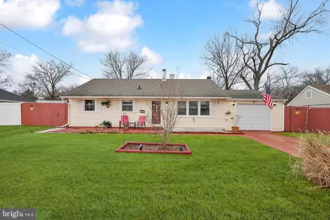 252 N Dennis Dr, Clayton, NJ 08312