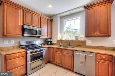 Kitchen - 18 Millwood Dr, Mickleton, NJ 08056 photo 2 of 4
