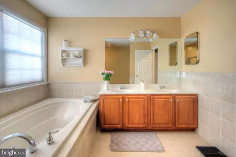 Bath - 18 Millwood Dr, Mickleton, NJ 08056 photo 4 of 6
