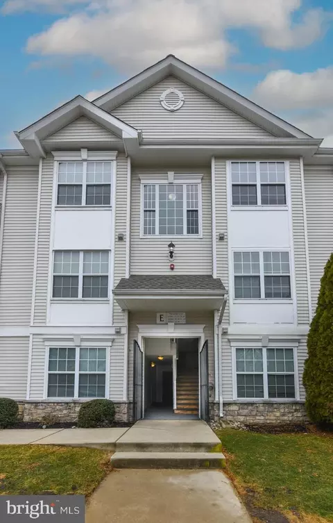 67 Highbridge Ln, West Deptford, NJ 08086
