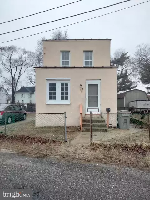15 Railroad Ave, Paulsboro, NJ 08066