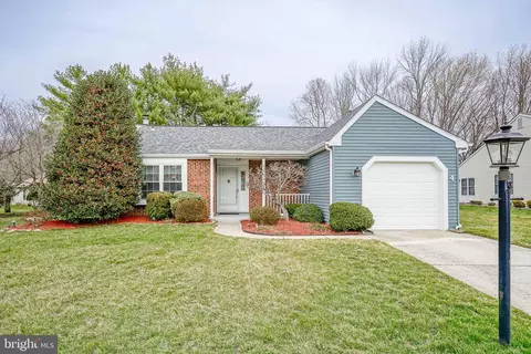 4 Knollwood Dr, Woodbury, NJ 08096