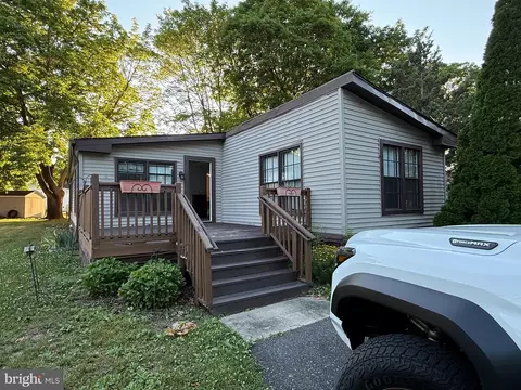 871 Pinewood Ave, Mullica Hill, NJ 08062