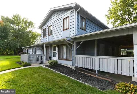 87 Woodway Dr, West Deptford, NJ 08066