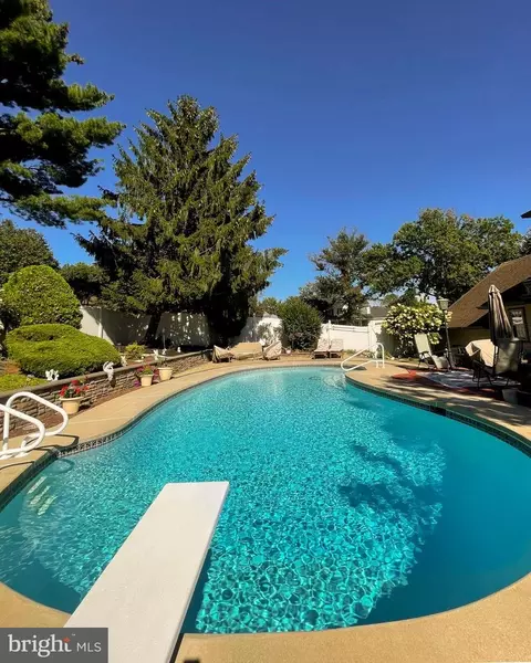 15 Tattersall Dr, West Deptford, NJ 08051